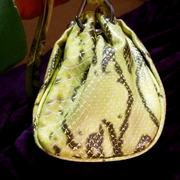 EUC- Lime Green Snake Skin Bag - Picture 6 of 8